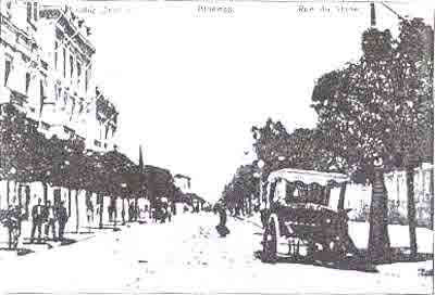 Stadiou street has not always been as heavy in traffic as it is today. If one wanted to cross the road in 1905, the only thing to be careful about was not to be run over by a horse driven cart.